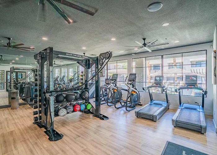 Stylish 1bd Walk To Westgate Pool Gym Wd *